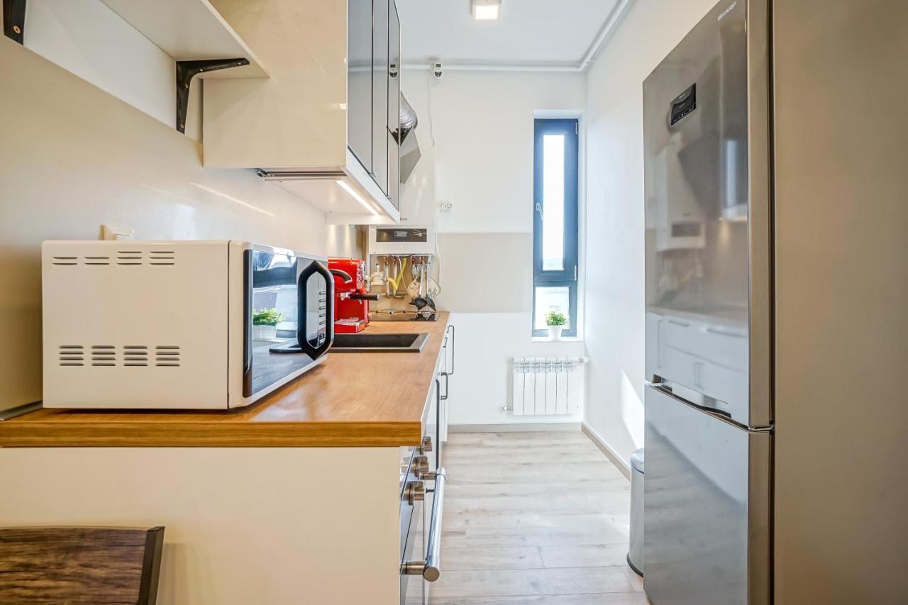 Bright Apartments Moments Away From Herastrau Park, Mall And Metro Bucarest Extérieur photo