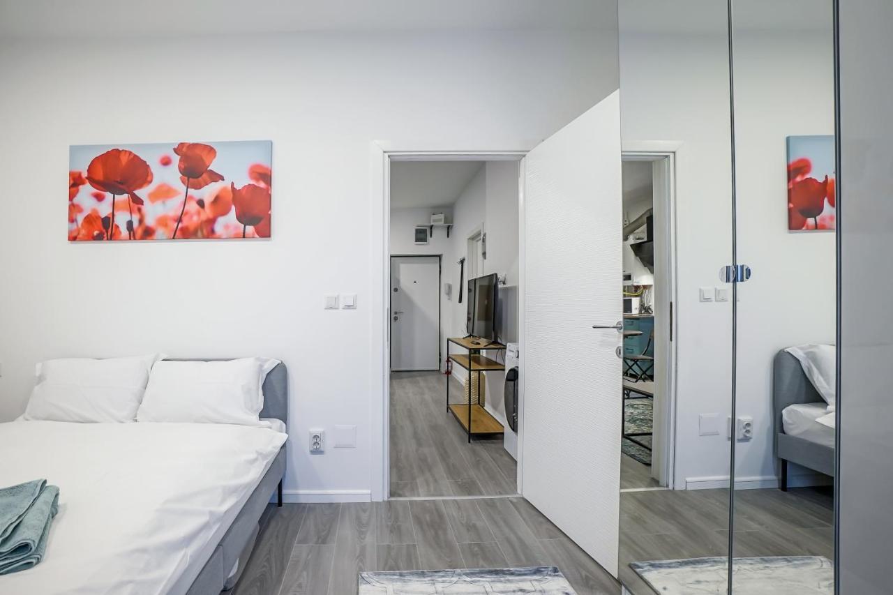Bright Apartments Moments Away From Herastrau Park, Mall And Metro Bucarest Extérieur photo