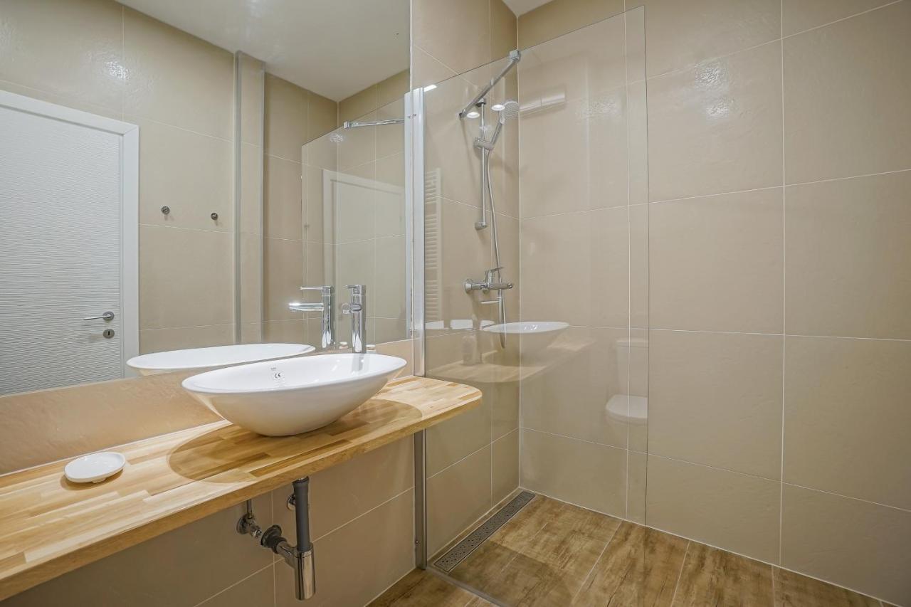 Bright Apartments Moments Away From Herastrau Park, Mall And Metro Bucarest Extérieur photo