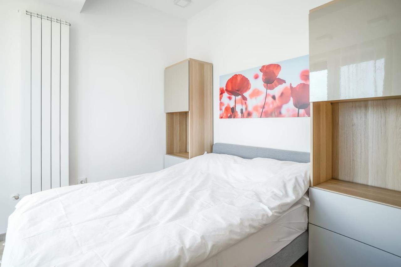 Bright Apartments Moments Away From Herastrau Park, Mall And Metro Bucarest Extérieur photo