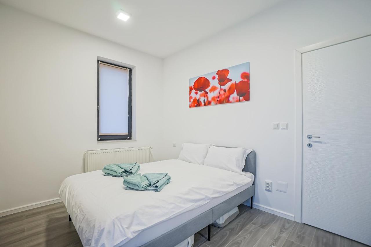 Bright Apartments Moments Away From Herastrau Park, Mall And Metro Bucarest Extérieur photo