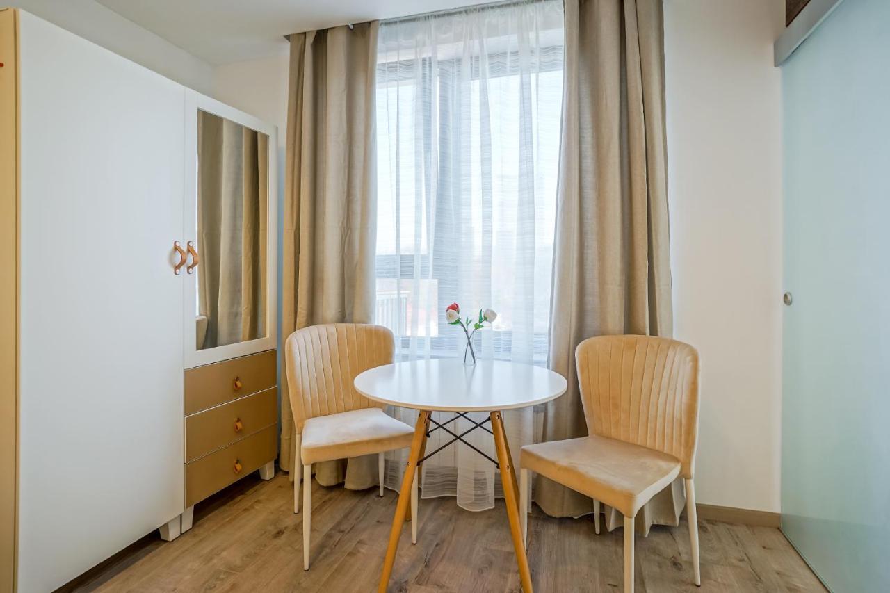 Bright Apartments Moments Away From Herastrau Park, Mall And Metro Bucarest Extérieur photo