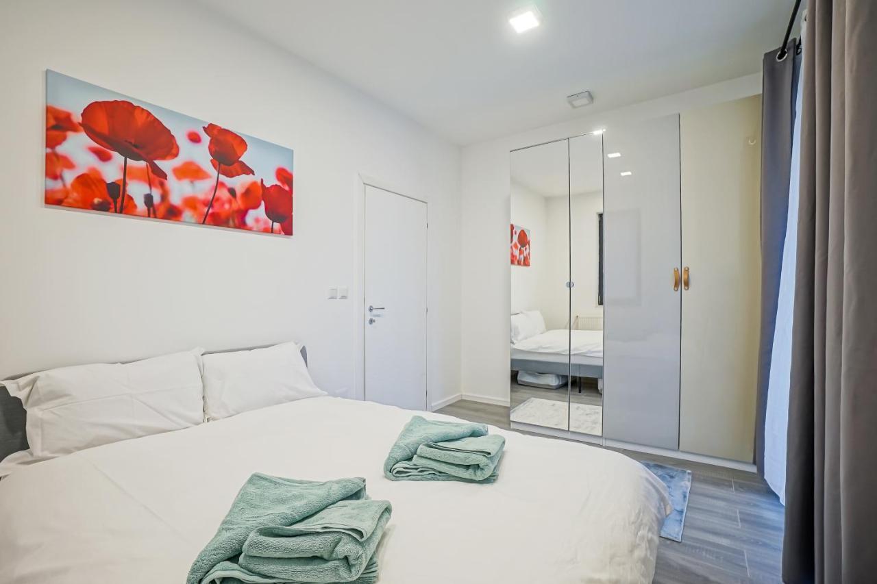 Bright Apartments Moments Away From Herastrau Park, Mall And Metro Bucarest Extérieur photo