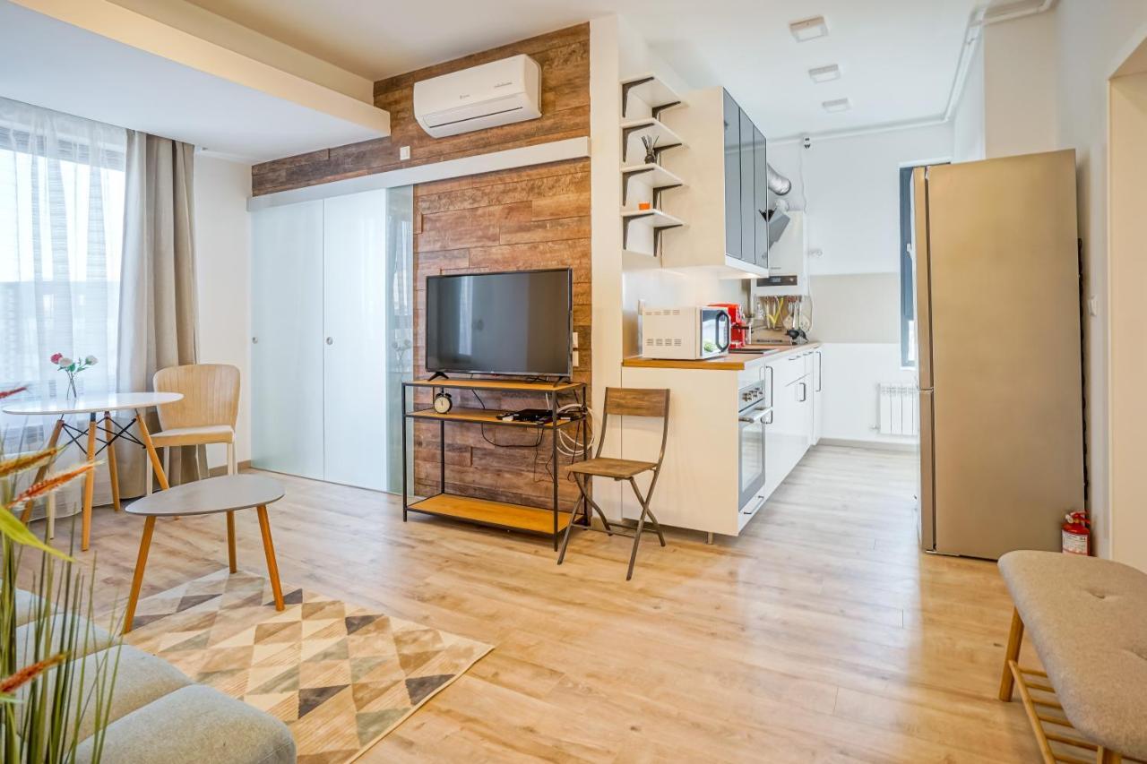 Bright Apartments Moments Away From Herastrau Park, Mall And Metro Bucarest Extérieur photo