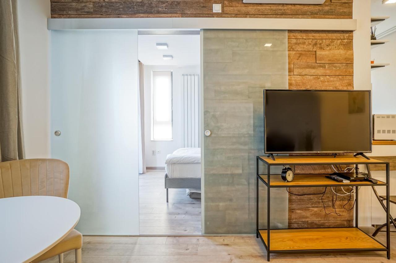 Bright Apartments Moments Away From Herastrau Park, Mall And Metro Bucarest Extérieur photo