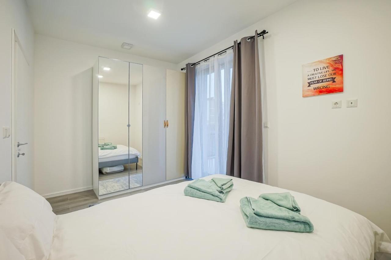 Bright Apartments Moments Away From Herastrau Park, Mall And Metro Bucarest Extérieur photo