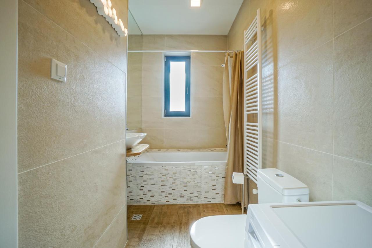 Bright Apartments Moments Away From Herastrau Park, Mall And Metro Bucarest Extérieur photo