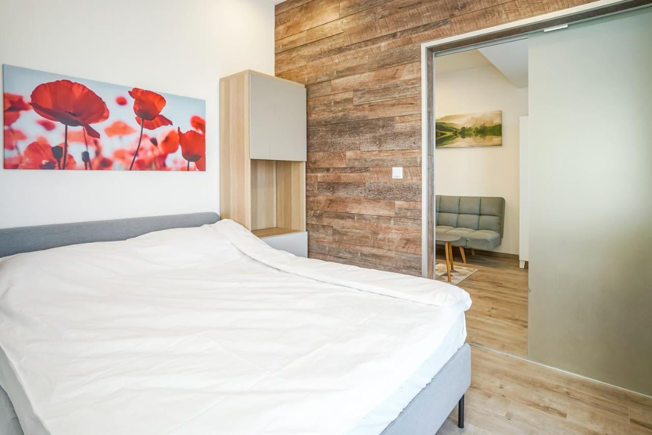Bright Apartments Moments Away From Herastrau Park, Mall And Metro Bucarest Extérieur photo