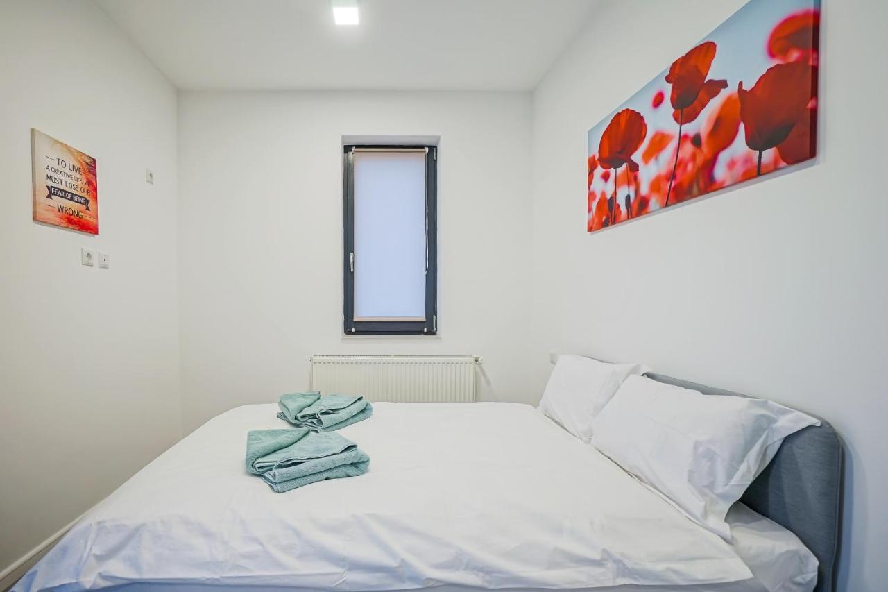 Bright Apartments Moments Away From Herastrau Park, Mall And Metro Bucarest Extérieur photo